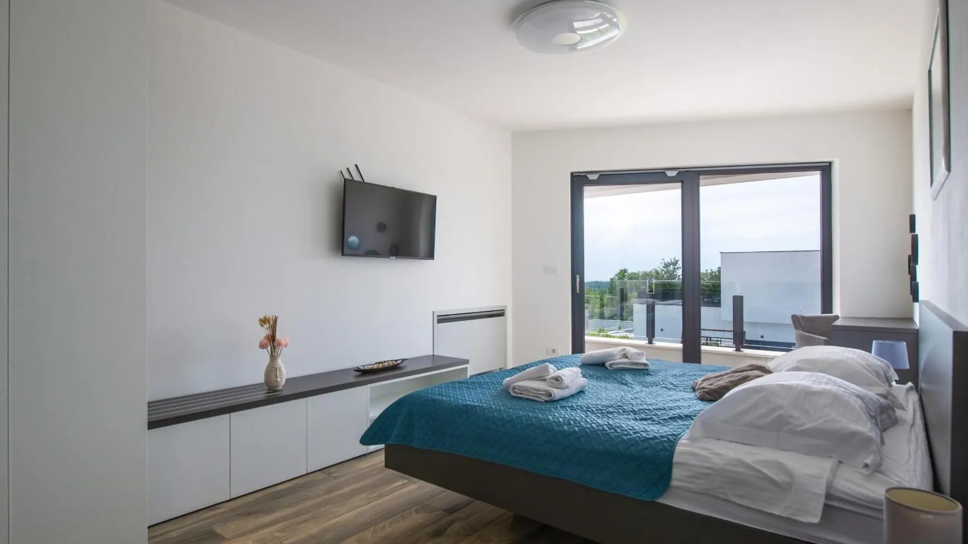 Villa Emma Mit 5 Schlafzimmern Und Beheiztem Pool Juršići Kroatien